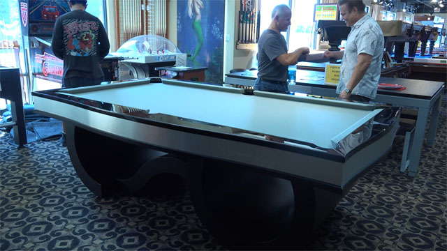 Installation of a Triangle Park Avenue Table