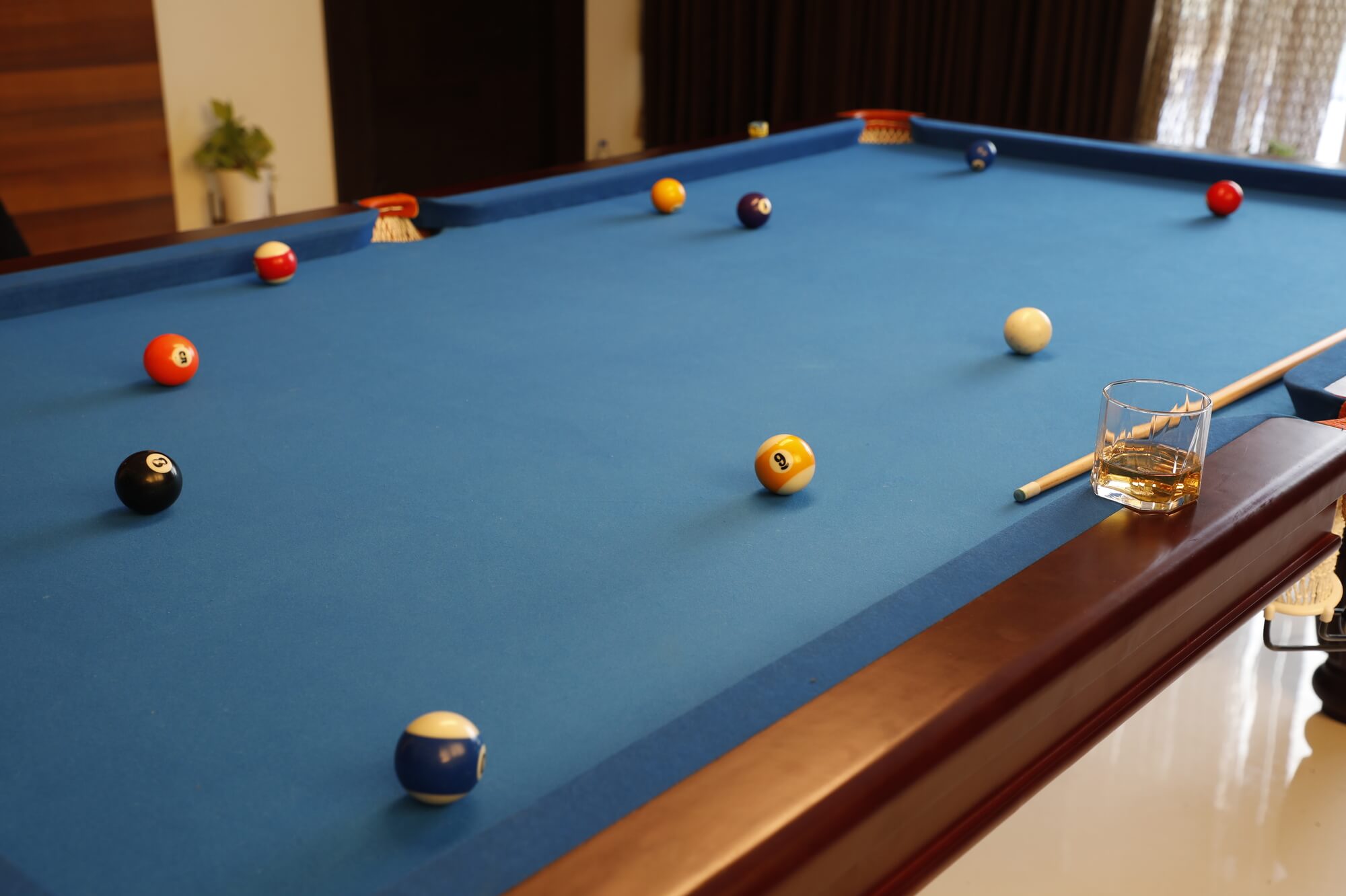 A Look at Modern vs. Vintage Billiards Table Styles